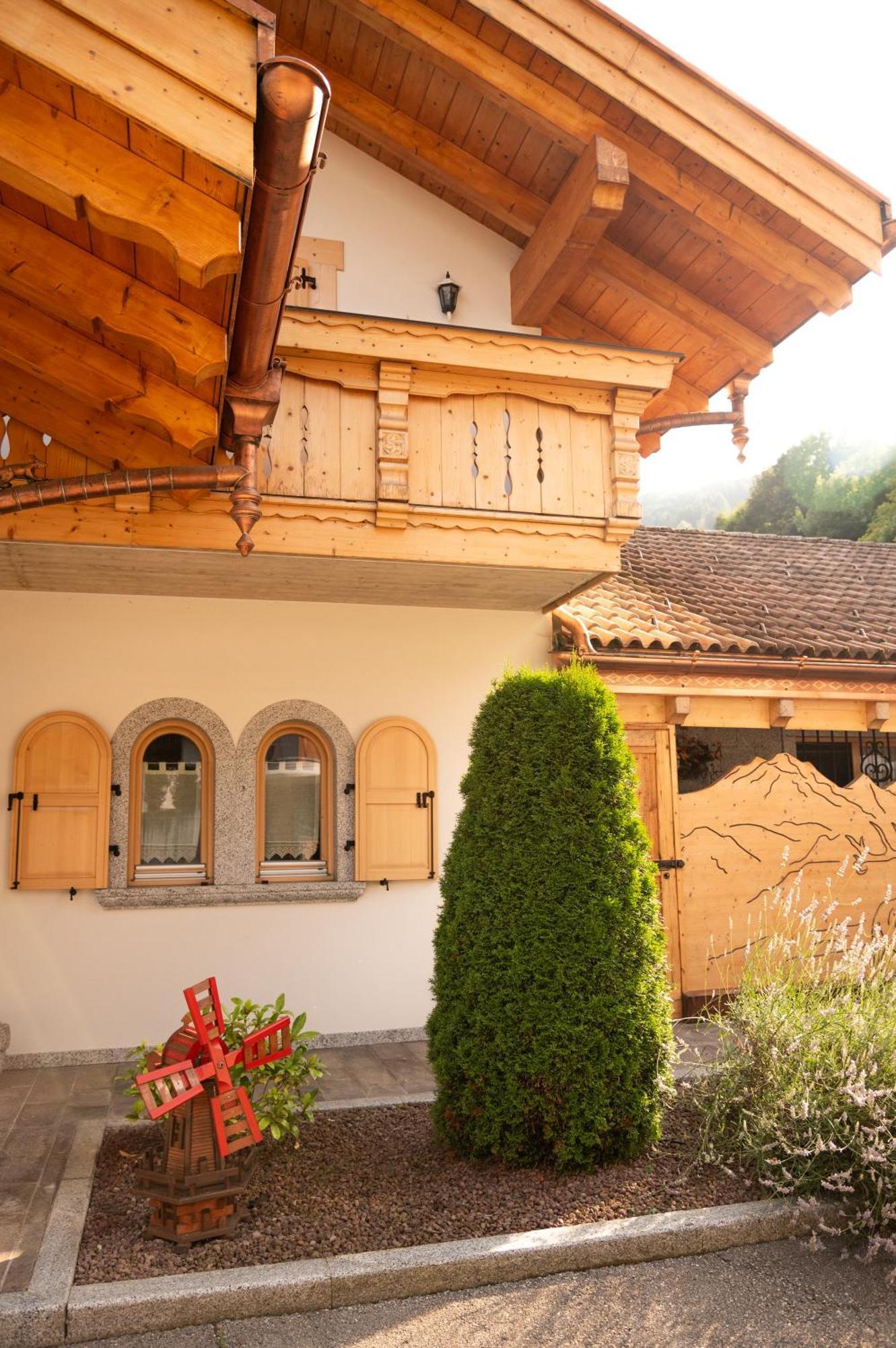 Alfio'S Alpen Suite Roncone Esterno foto